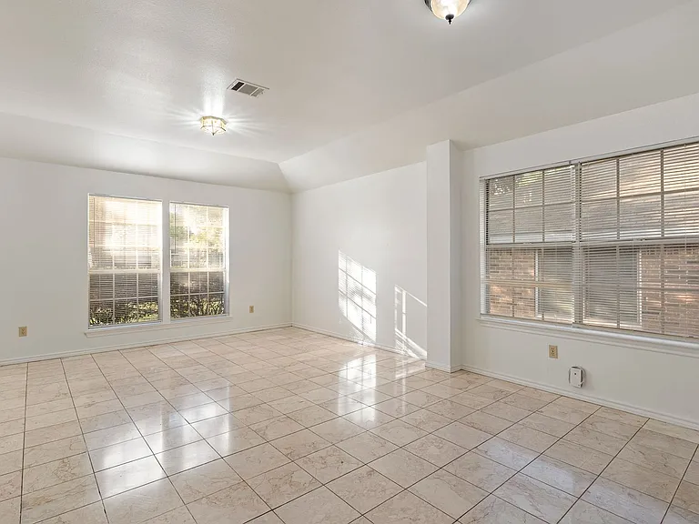 13216 Bennington Ln — Photo 3
