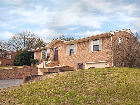 3rd image of 71 Lois Ln