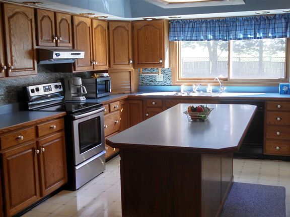 2nd image of 1104 Woodcrest Ln