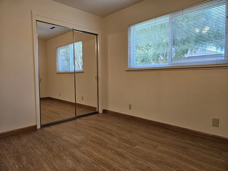 284 Grove Way — Photo 10