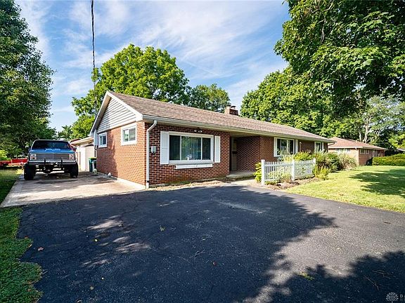 3rd image of 35 Elmwood Dr
