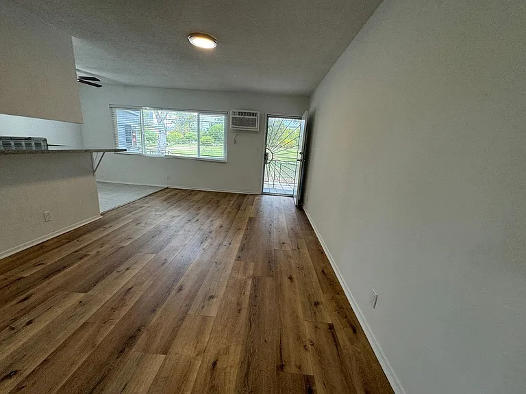 11330 Ohio Ave — Photo 2
