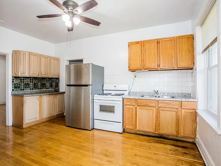 4636 W Barry Ave #1 — Photo 2