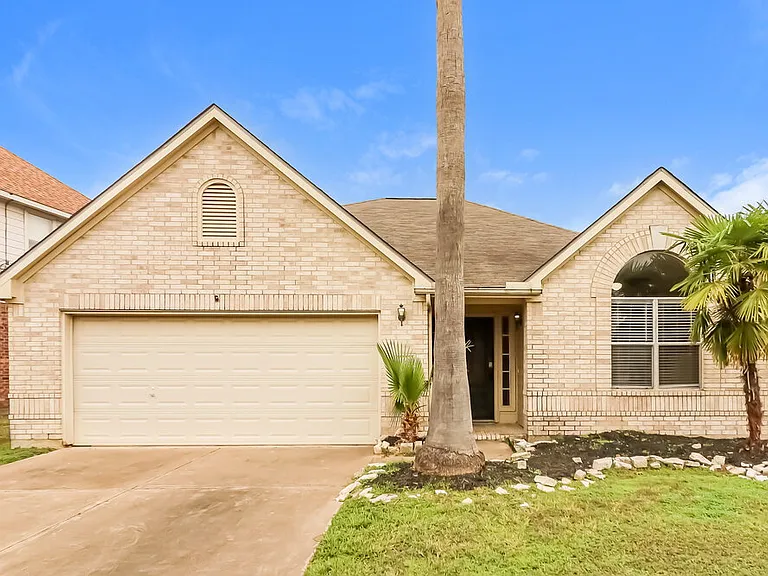 21502 Broadstone Dr — Photo 1