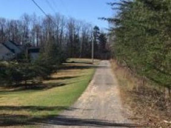 Exterior Neighborhood (street photo)