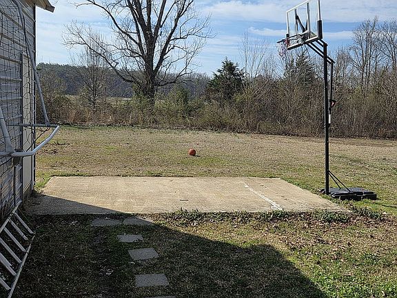3rd image of 664 Martin Ln