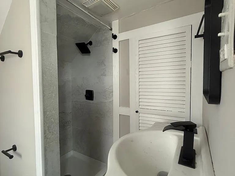 80-82 North 5th Avenue — Photo 16