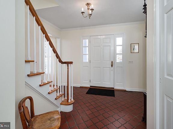 3rd image of 28 Talbot Ln