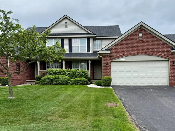 6438 Club Ct W, Grand Blanc, MI 48439