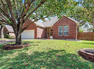 2608 Briargrove Dr, Hurst, TX 76054