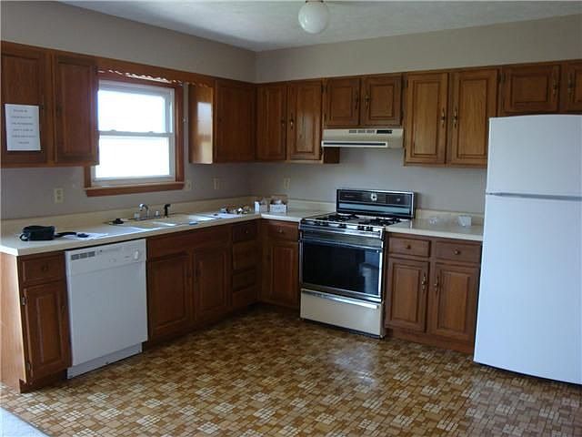 2nd image of 410 Shawnee Dr