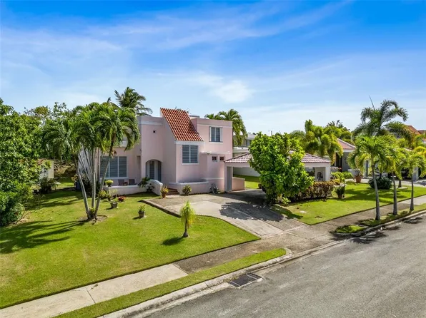 (undisclosed Address), Luquillo, PR 00773