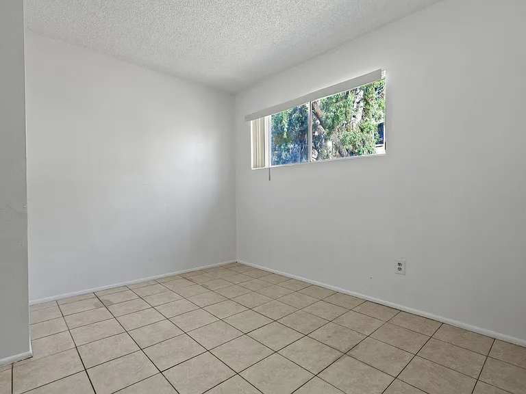 14-web-or-mls-2688 N 43rd Ave 29D--11_10012025