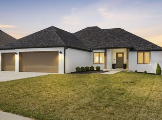 1519 N Edgemont Cir, Springfield, MO 65802