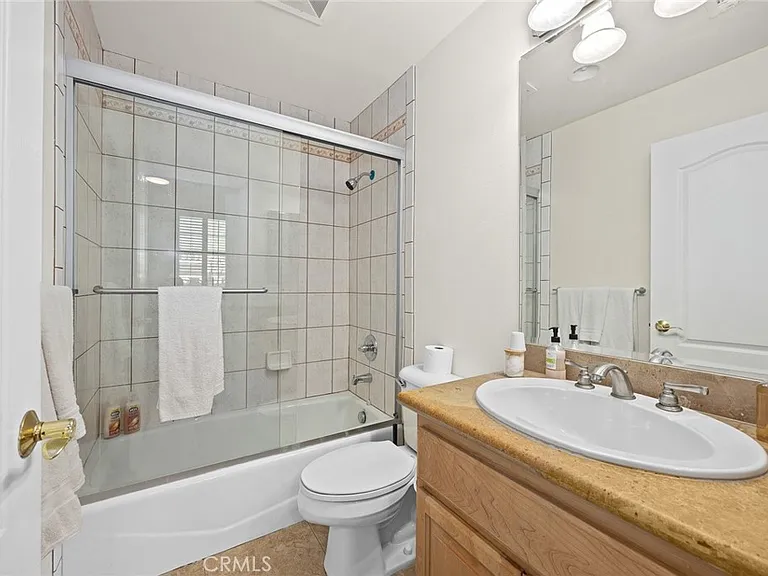 18218 Senteno — Photo 17