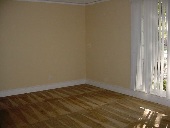 Partial view of the livingroom.