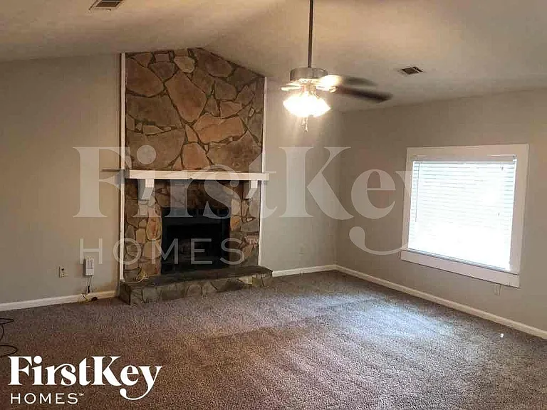 5457 Biffle Ct — Photo 4