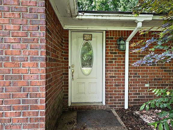 4th image of 201 Brookwood Dr