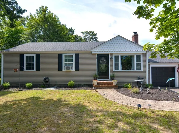 327 Pond St, Rockland, MA 02370