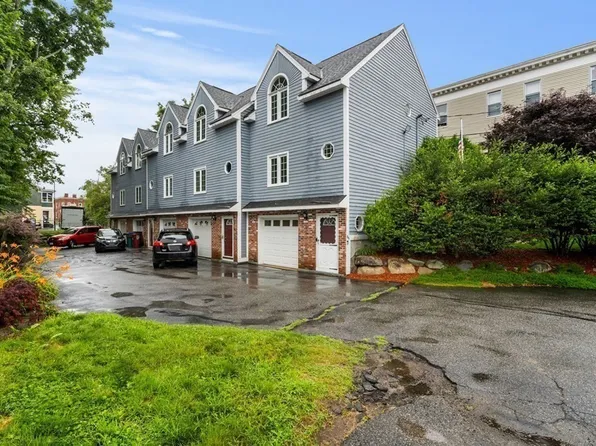 86 White St APT A, Lowell, MA 01854