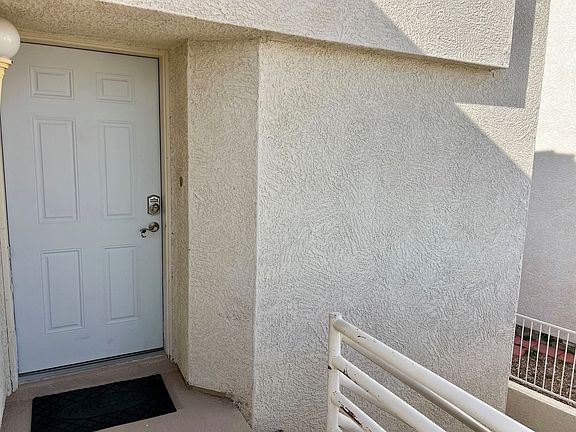 3rd image of 420 Acoma Blvd S Unit 12