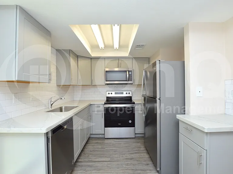 1418 E Knoll Cir #2 — Photo 7