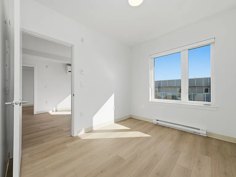 1529 Oxford St — Photo 65