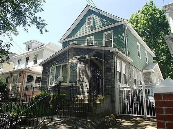 10998 202nd St, Saint Albans, NY 11412