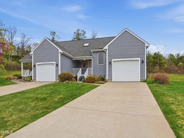 53 Walden Ln, Pittsfield, MA 01201