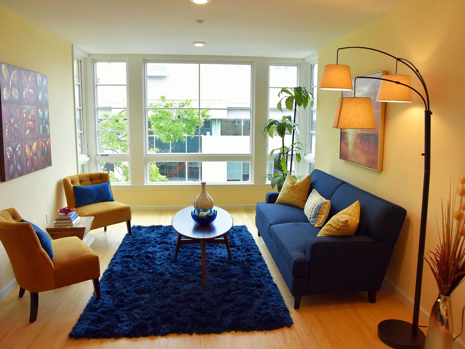 Addison Arts Apartments — Photo 2