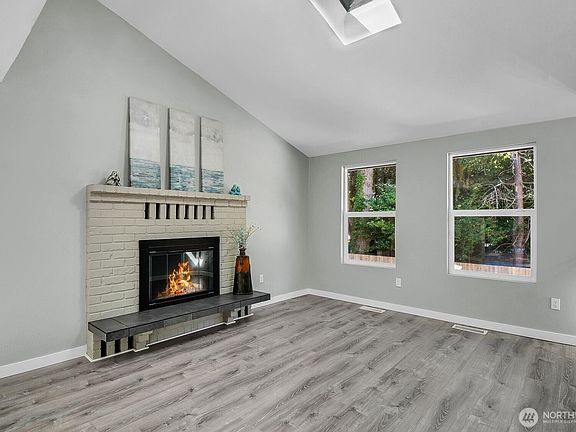 5th image of 235 Dennis Street SW