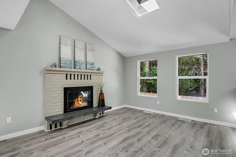 5th image of 235 Dennis Street SW