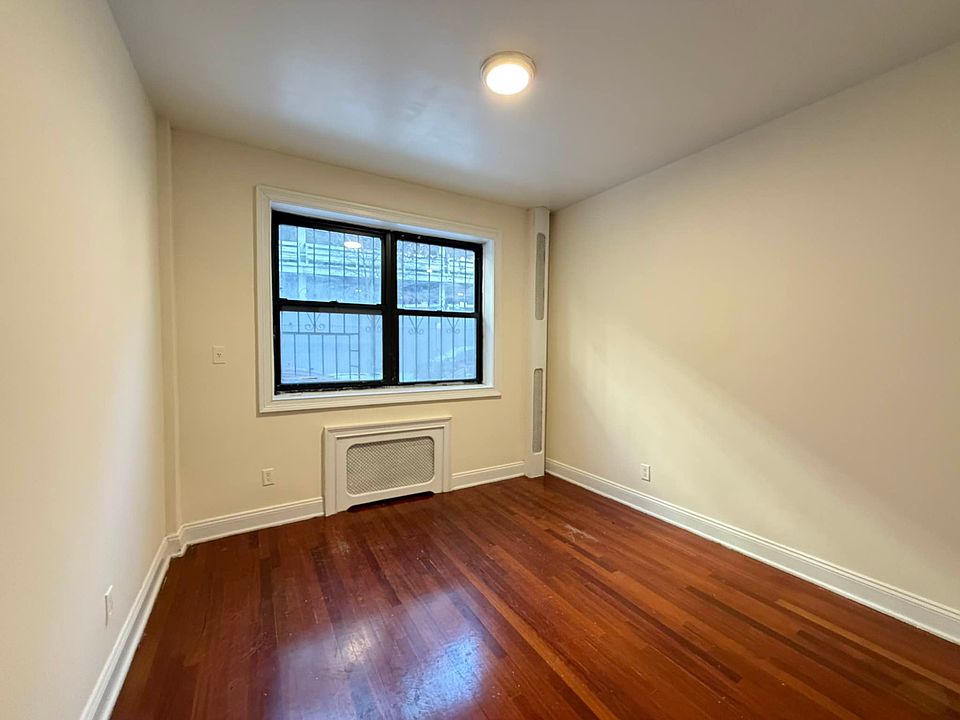 1st image of 26 E 105th St #X