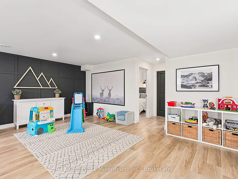 160 Sycamore St — Photo 37