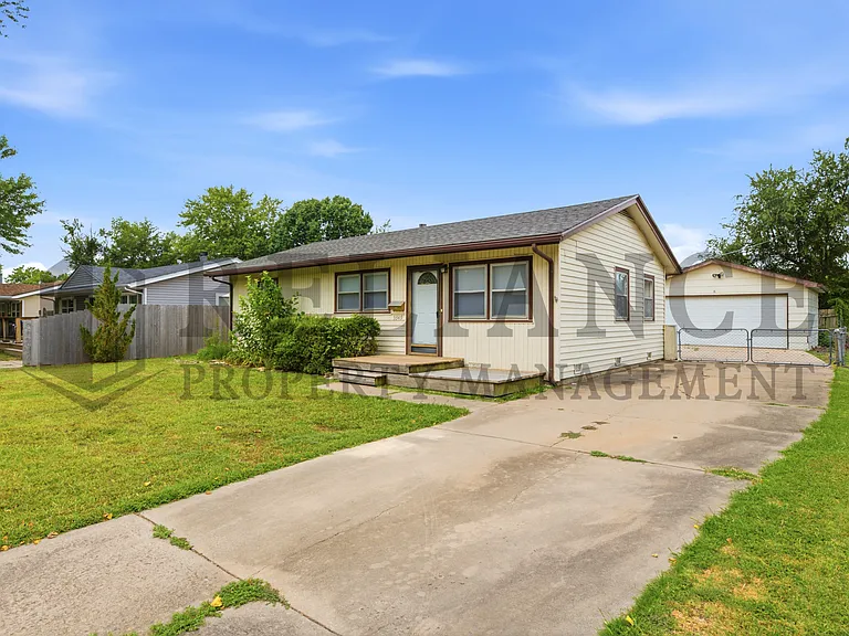 3349 S Vine St — Photo 2