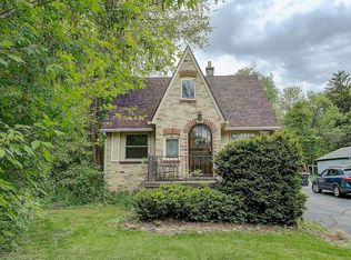 12501 W Meadow Ln, New Berlin, WI 53151