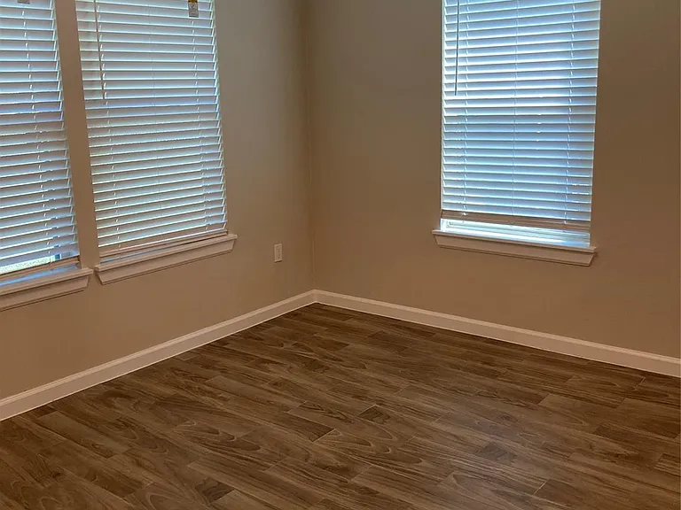 1018 Homer St — Photo 5