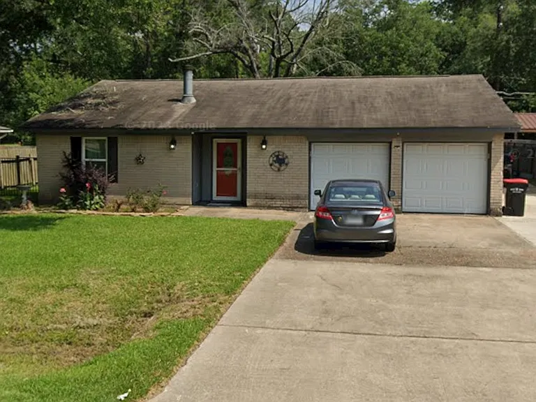 9819 Forest Hollow Dr — Photo 1
