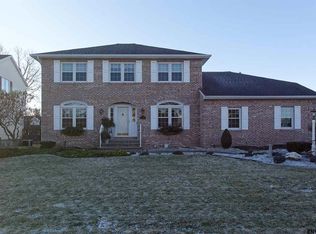 33 Huntleigh Dr, Loudonville, NY 12211