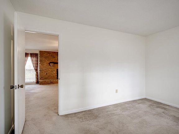 4th image of 4386 Clements Rd