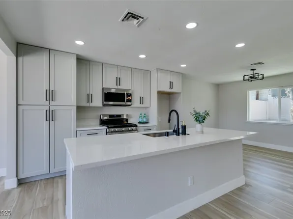 2004 Burnham Ave, Las Vegas, NV 89104