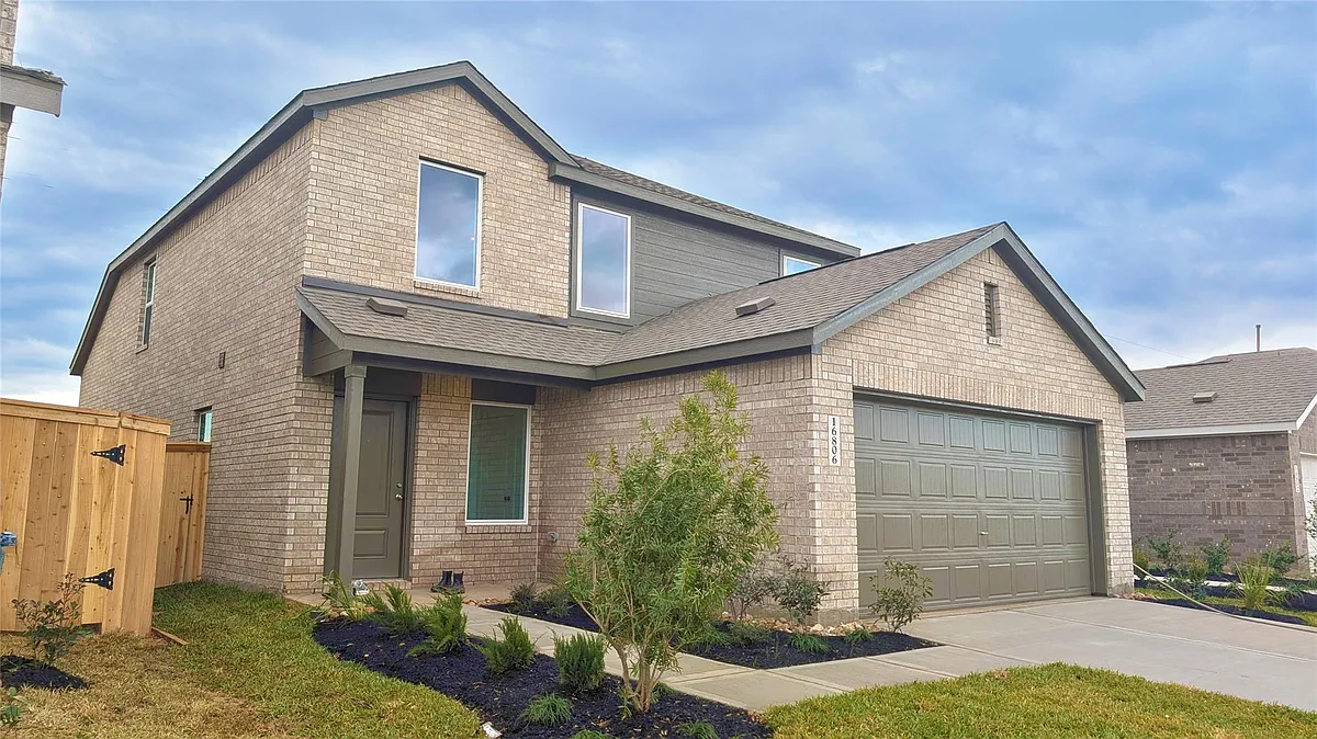Building Photo - 16806 Old Wagon Way