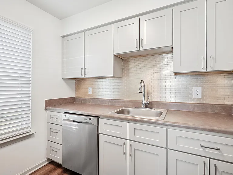 Dominion Pines Apartments — Photo 10
