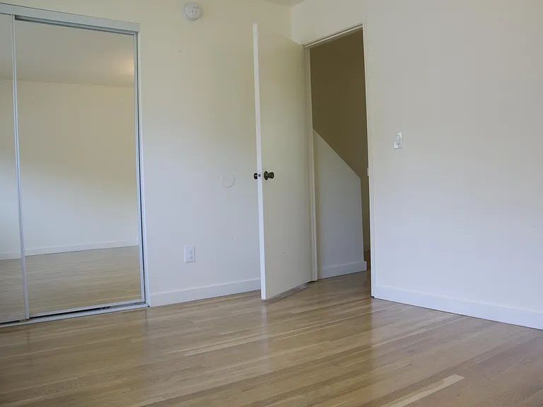 426 NE 75th Ave — Photo 35
