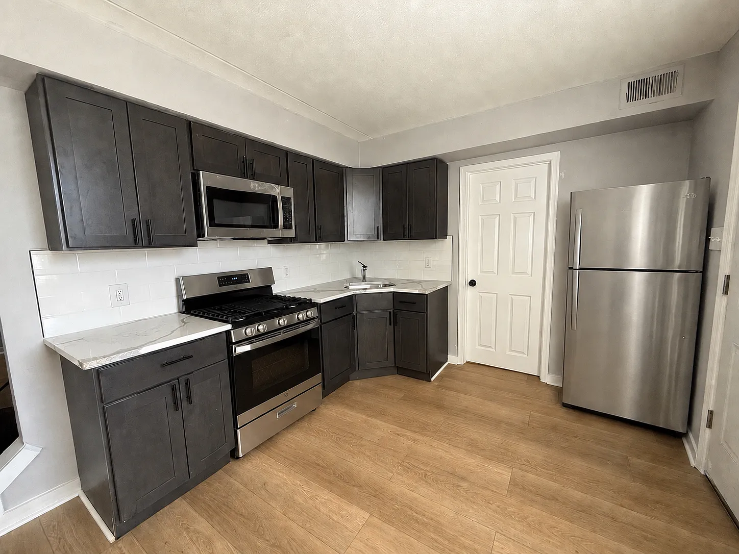 430 E Mechanic Street - 1 — Photo 2