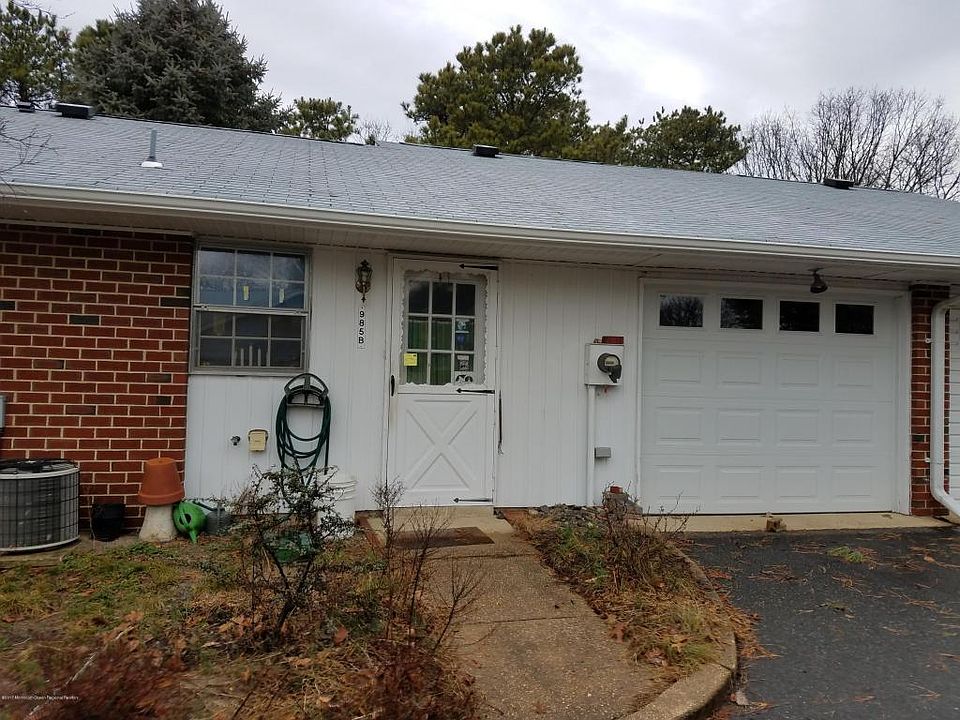 1st image of 985B Aberdeen Dr