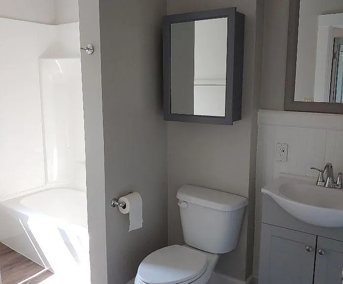 2nd flr bathroom