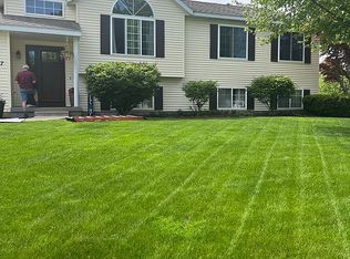 2097 Deerfield St NW, Grand Rapids, MI 49534