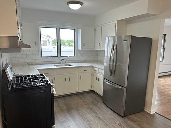 2nd image of 41 Kipp Ave Floor 1