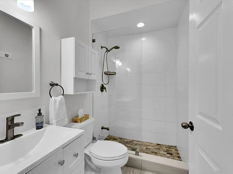 2633 NE 3rd Ave — Photo 20